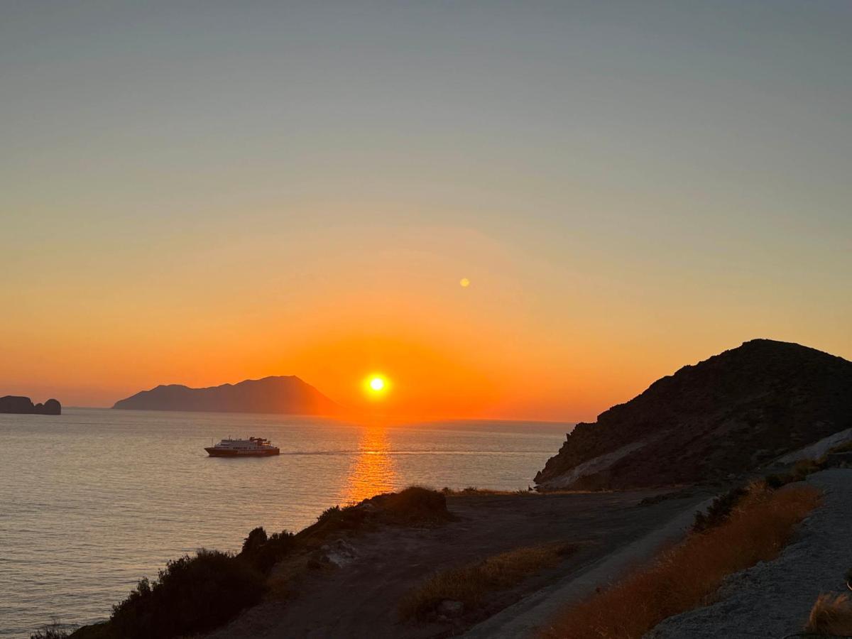 Echoes Milos Plaka  Exteriér fotografie